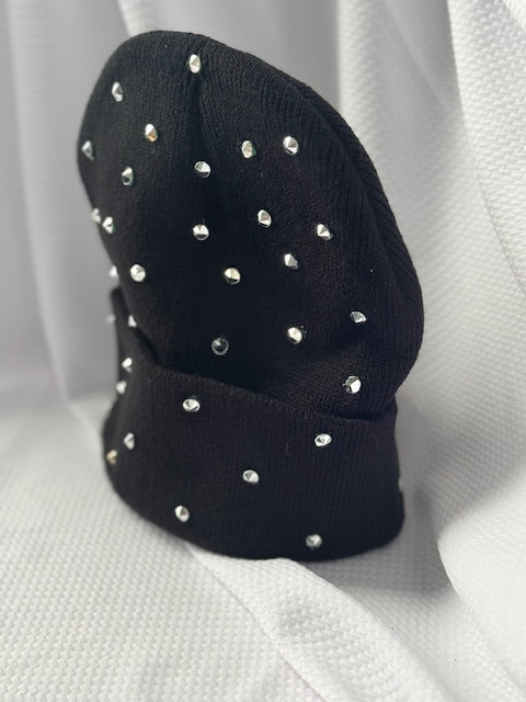STUDDED EDGE BEANIE - BLACK
